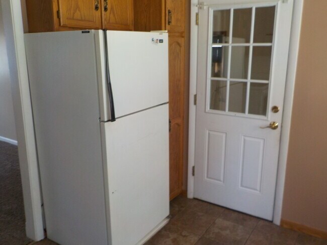 Building Photo - 1027 W 10th St