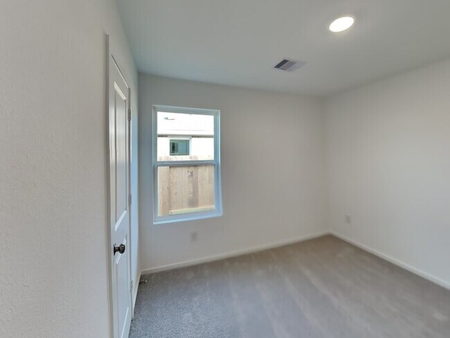 Building Photo - 417 Texas Pecan Dr