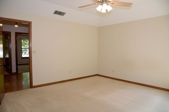 Building Photo - 3 Bedroom in Bluewater Bay!