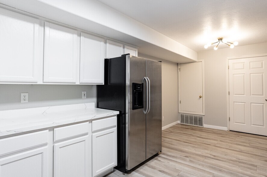 Building Photo - 8084 N Ridge Loop E