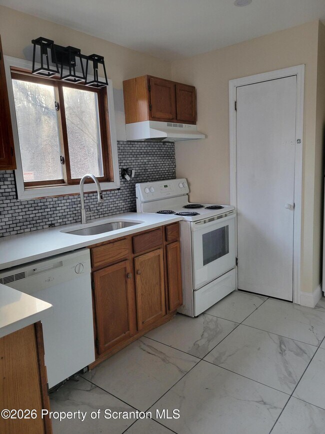 Building Photo - 353 Saunders Dr