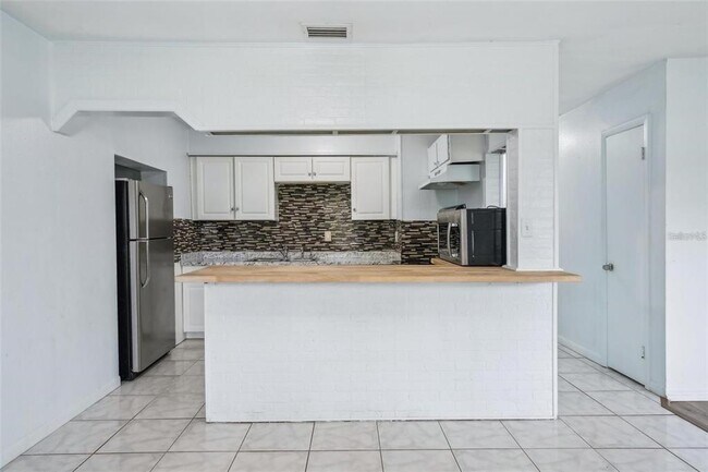 Building Photo - 7715 Deleuil Ave