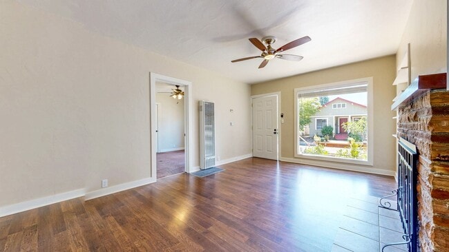 Building Photo - Charming 2 Bedroom 1 Bathroom Single Famil...