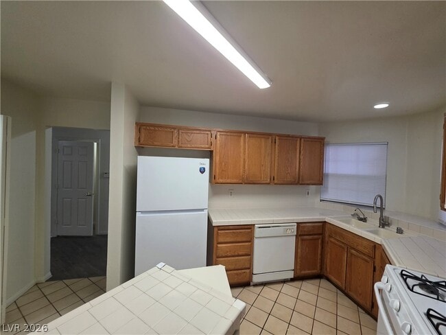 Building Photo - 6561 Avon Ct