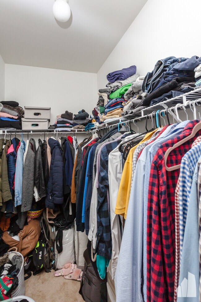 Building Photo - 648 W 16th St