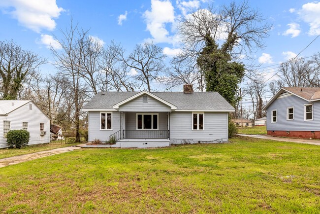 Building Photo - Charming & Newly Renovated 3 Bedroom 2 Bat...