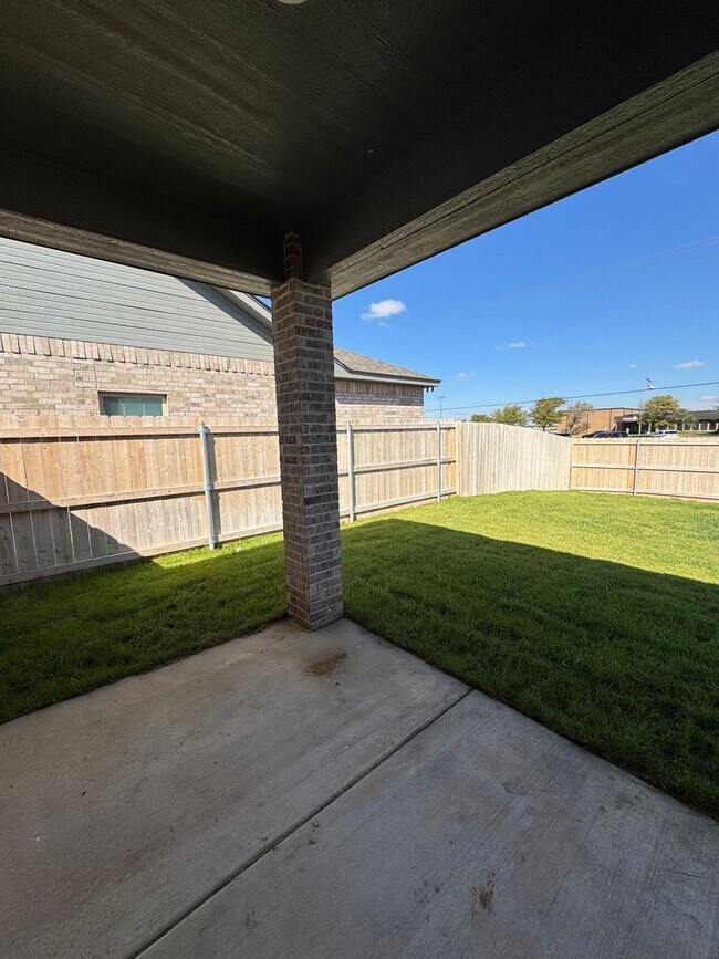 Building Photo - Located in Beacon Pointe!!!4bedrooms 2bathrooms 2 car garage NEWer Build 2025