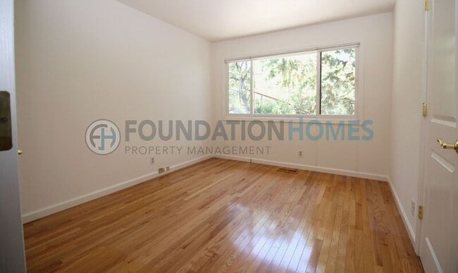 Building Photo - 160 Kaden Dr