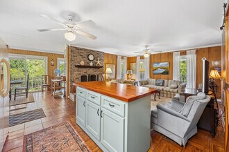 Building Photo - 256 Pioneer Loop