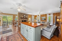 Building Photo - 256 Pioneer Loop