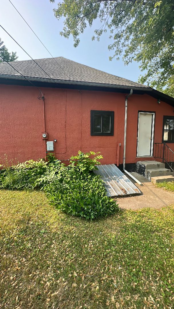 Building Photo - 3 Bedrooms, 1 Bathroom & w/upper loft Single Family with Garage - Staples