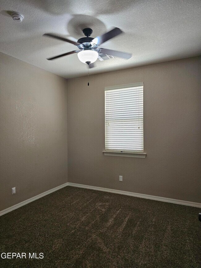 Building Photo - 14328 S Cave Ave