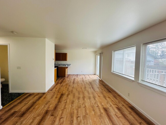 Building Photo - 3 Bed 2.5 Bath Roosevelt Area Remodeled  M...