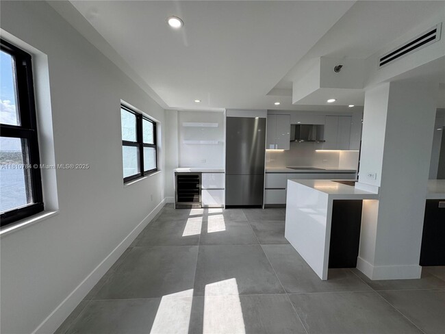 Building Photo - 1201 S Ocean Dr