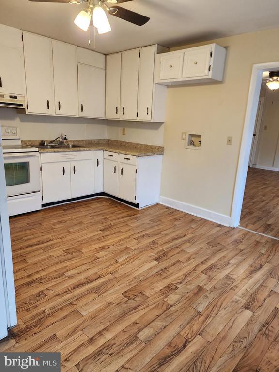 Building Photo - 1 E Elger St