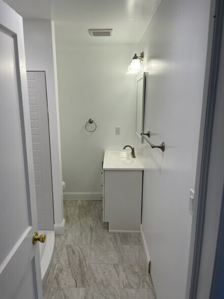 Bathroom - 133 Lake Hayward Rd