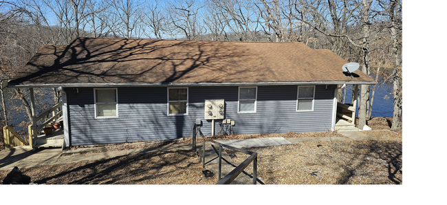 Building Photo - Nice 2 Bedroom Apartment overlooking Treeline lake