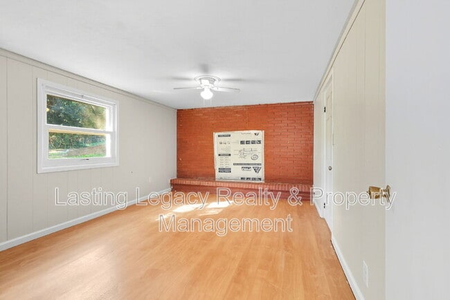 Building Photo - 4850 Ellen Ave
