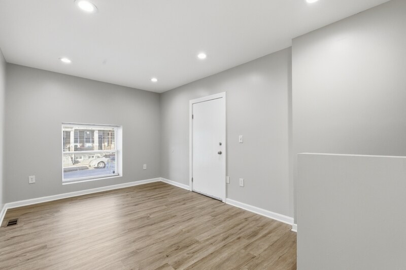 Building Photo - 2429 Barclay St