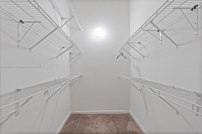 Building Photo - 2331 Dogwood Ct