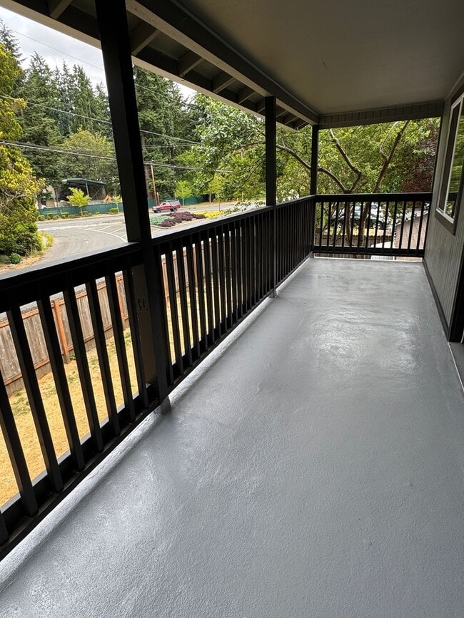 Building Photo - Spacious Two Story (2BR/1BA) Home with Lar...