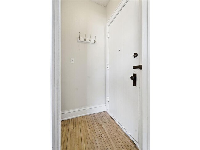 Building Photo - 2881 Irving Ave S