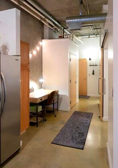 Building Photo - 640 Glen Iris Dr NE