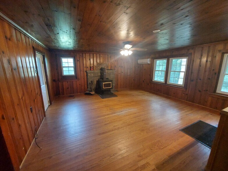 Building Photo - 4211 Yellow Mountain Rd