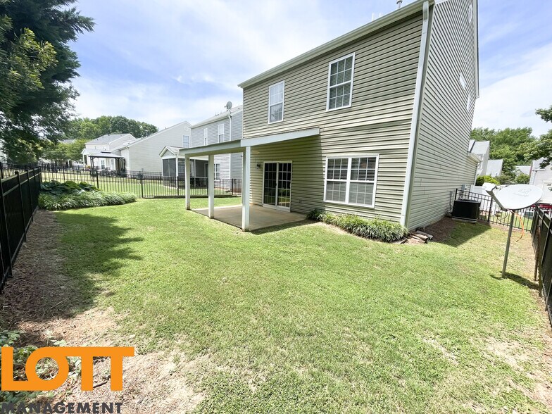 Building Photo - 108 Pin Oak Ct