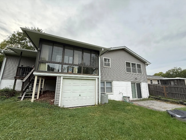 Building Photo - 4207 SW 25th St