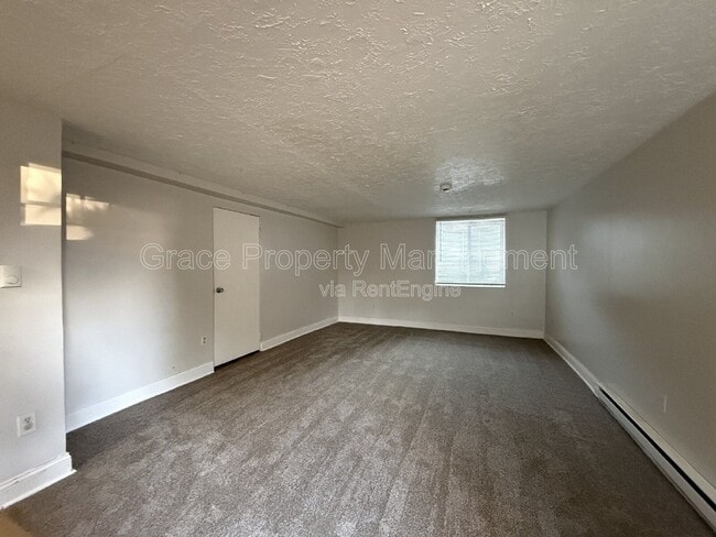 Building Photo - 1952 Oswego St