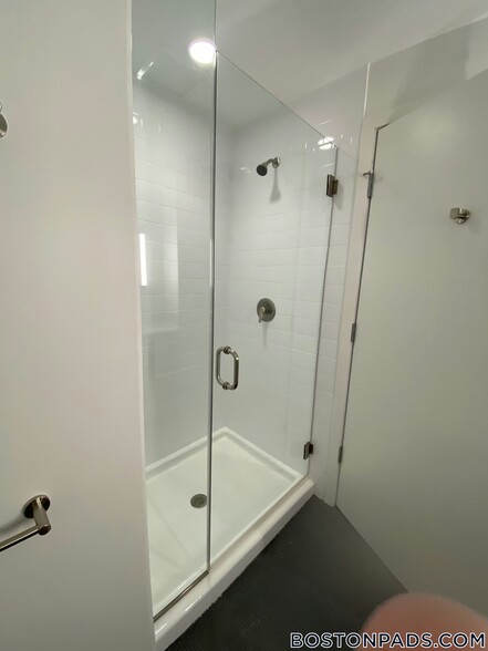 Building Photo - 38A Charter St