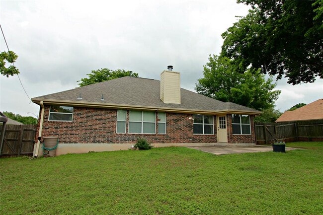 Building Photo - 500 Sophie Ct