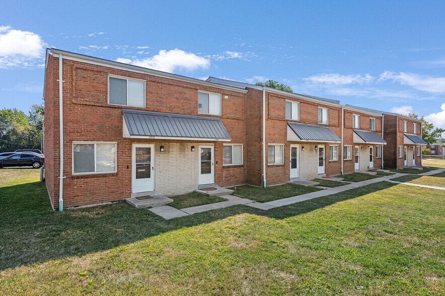Interior Photo - COURTYARD GARDENS APARTMENTS