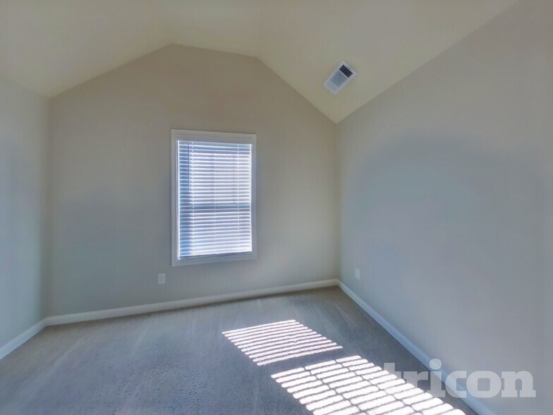 Building Photo - 131 Huntsman Dr