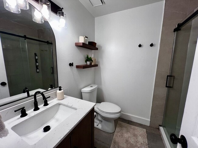 Building Photo - Beautifully ranch-style home in Central Virginia Beach