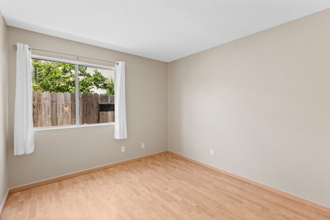 Building Photo - 8753 Redwood Grove Way