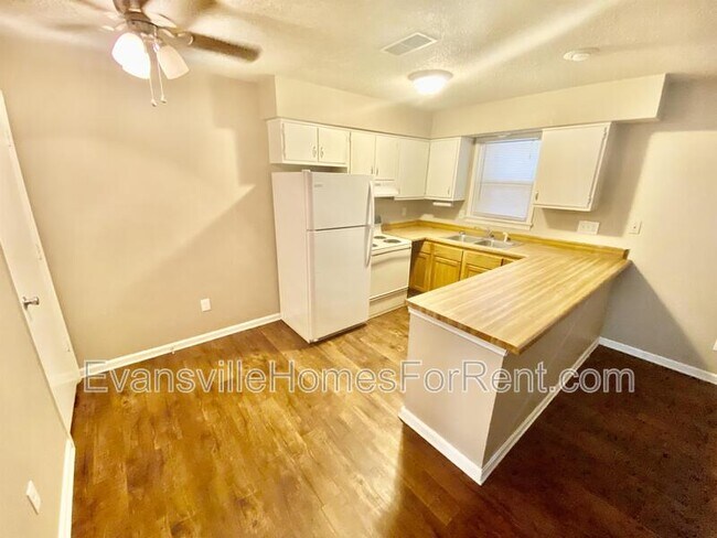 Building Photo - 1012 Mary St