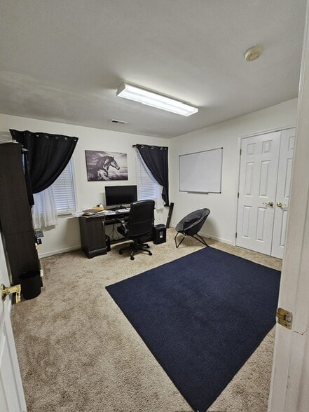 Building Photo - 1300 Lomond Dr