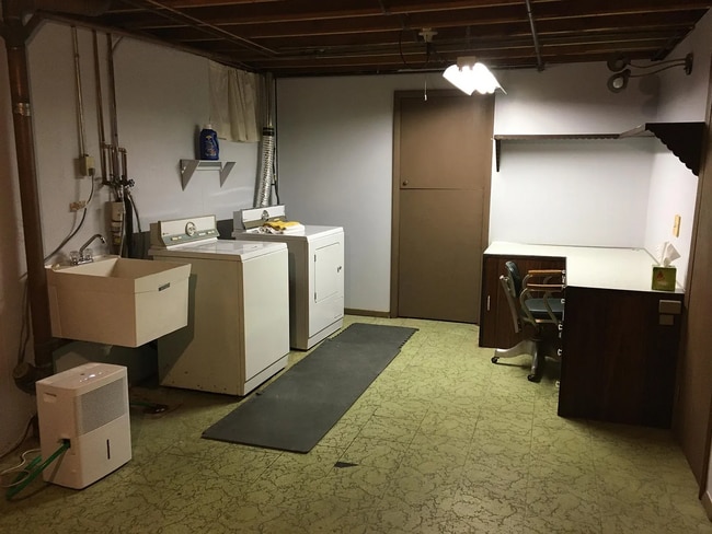 Building Photo - 2621 27th St SW