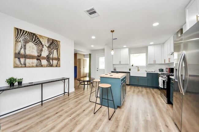 Building Photo - 5115 Clay St