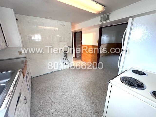 Building Photo - NO DEPOSIT option available for qualified renters!