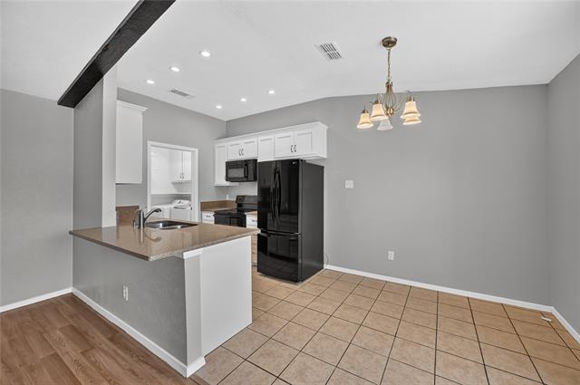 Building Photo - 2760 Hollandale Ln