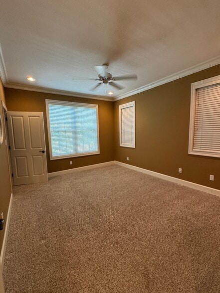 Building Photo - 415 E Romana St