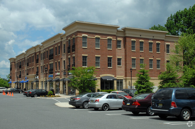 Building Photo - The Promenade at Summit