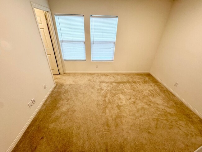 Building Photo - Beautiful 3 bedroom plus bonus room Home