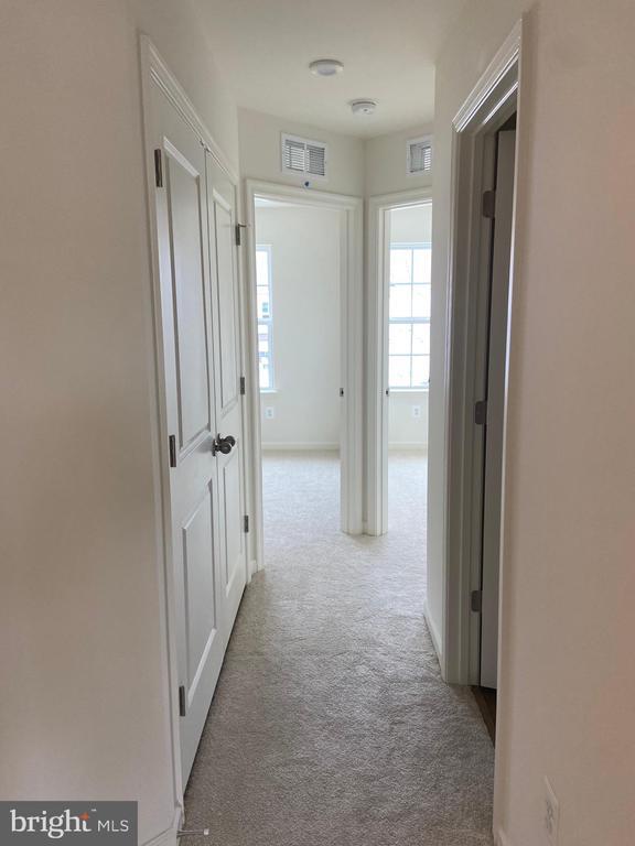 Building Photo - 250 Clifton Mnr