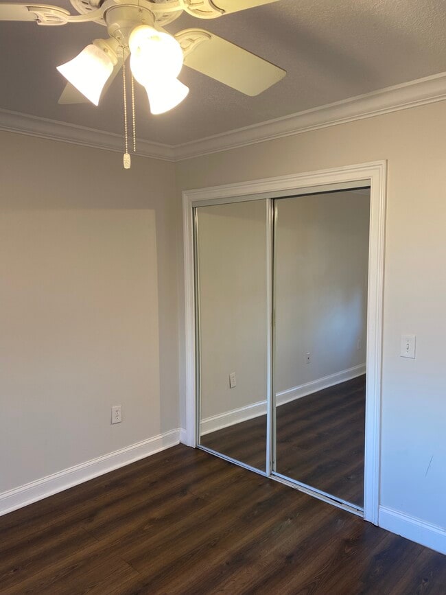 Building Photo - 700 W Pope Rd