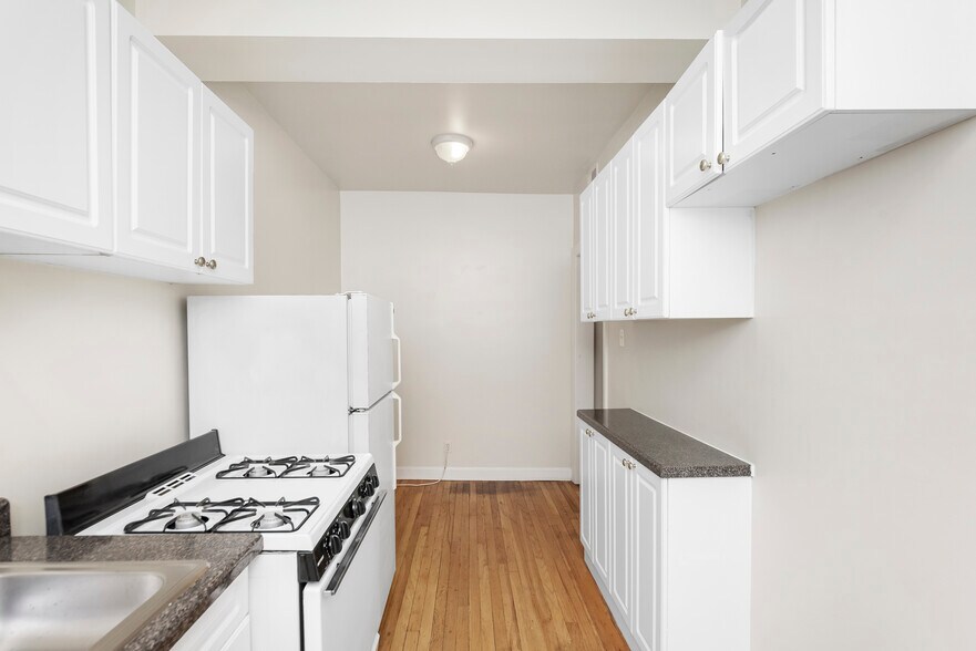 Building Photo - 540 W Aldine Ave
