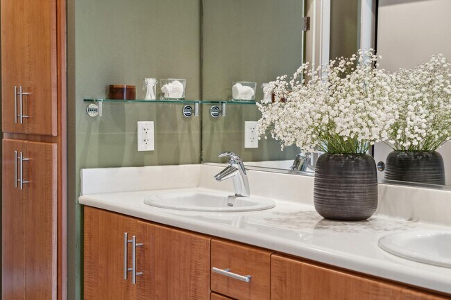 Building Photo - Refined Urban Condominium at Jack London S...